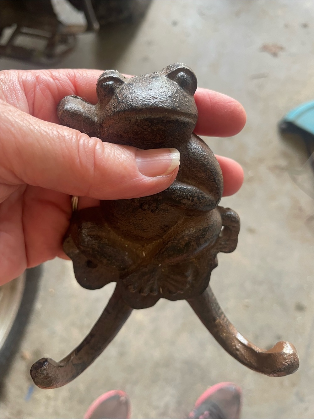 Rustic Frog Wall Hook - Brown Decorative Reptile Accent